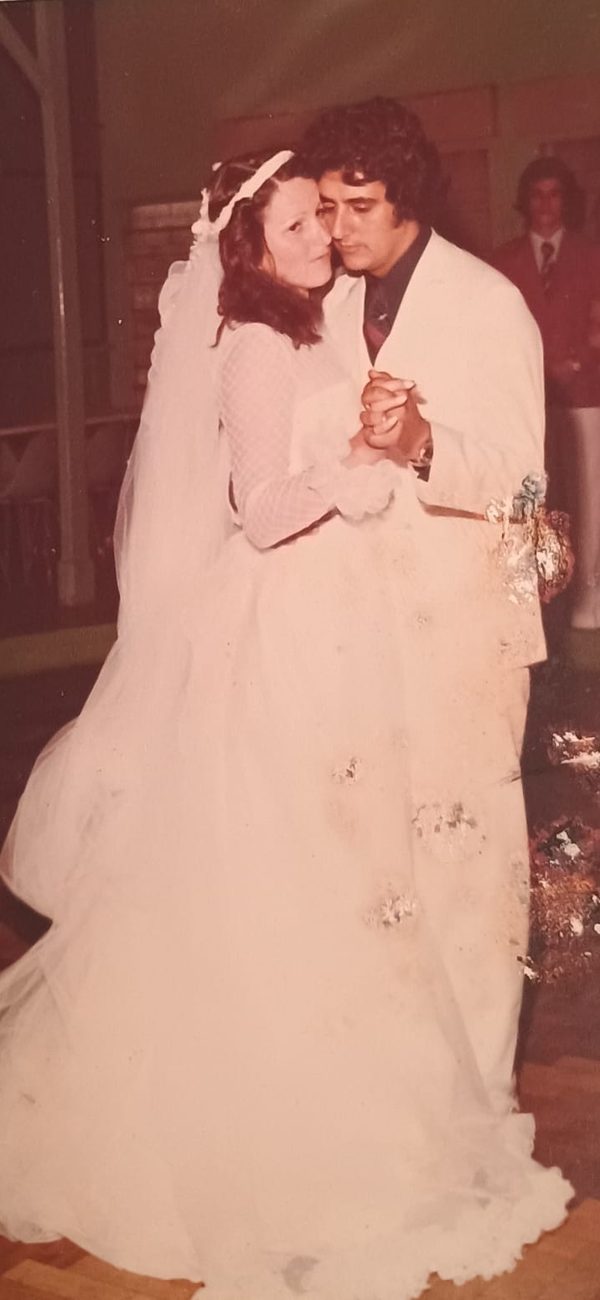 Fotografia antiga de noivos dançando